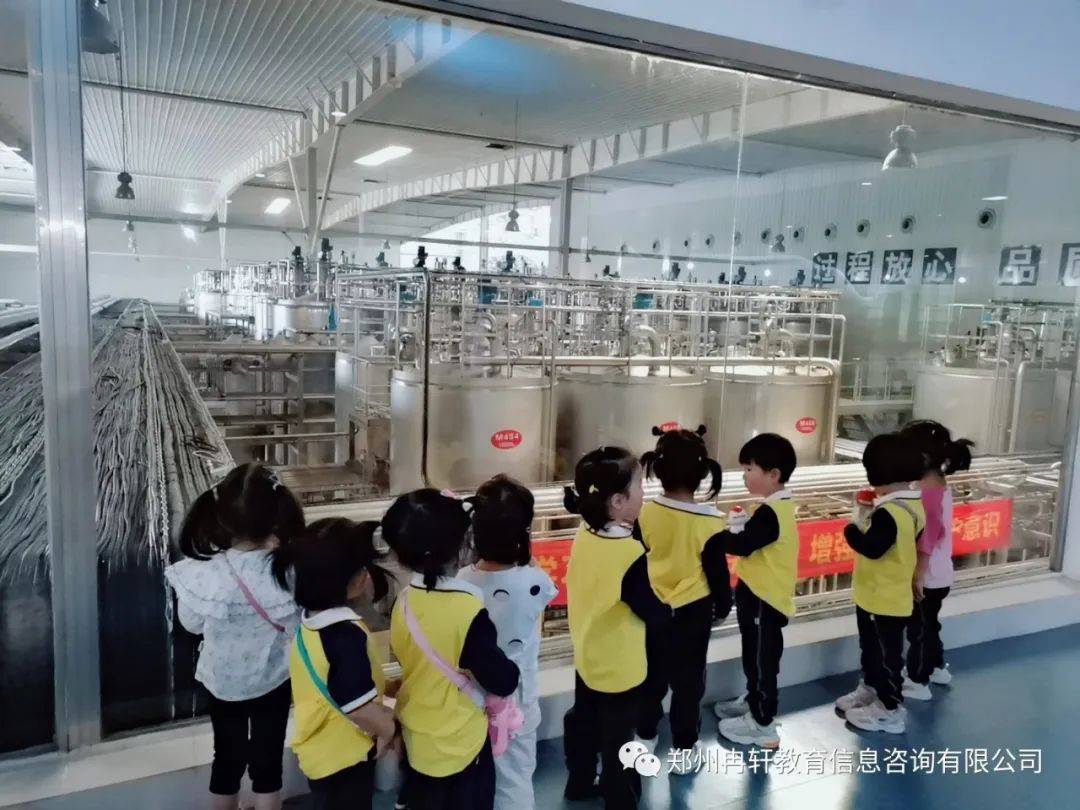 三之三象湖幼兒園走進(jìn)花花牛工廠 一場(chǎng)奶香四溢的奇妙教育旅程